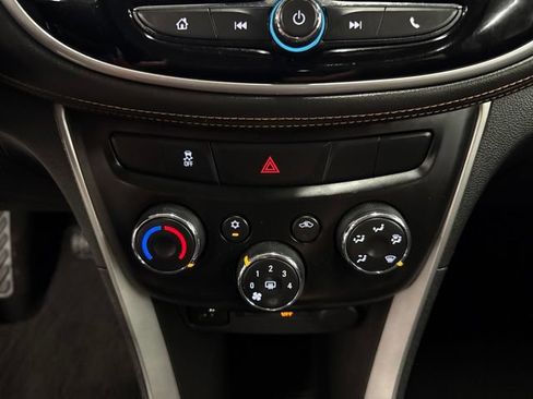 Used 2018 Chevrolet Trax LS AWD/4WD image 16