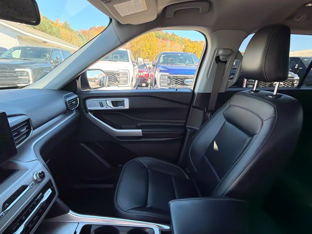 Used 2024 Ford Explorer XLT w/ Equipment Group 202A AWD/4WD image 28