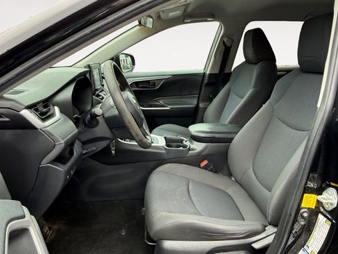 Used 2020 Toyota RAV4 LE AWD/4WD image 13