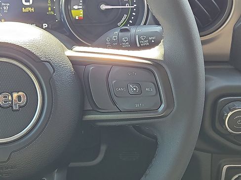 Used 2023 Jeep Wrangler Unlimited AWD/4WD image 21