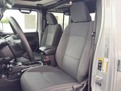 Certified 2022 Jeep Gladiator Sport image 24