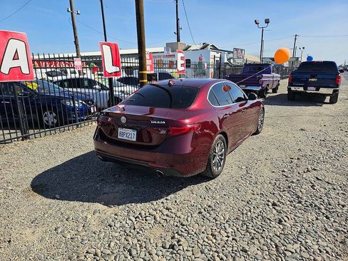 Used 2017 Alfa Romeo Giulia image 5