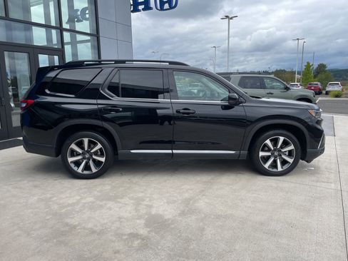 Used 2023 Honda Pilot Touring image 4