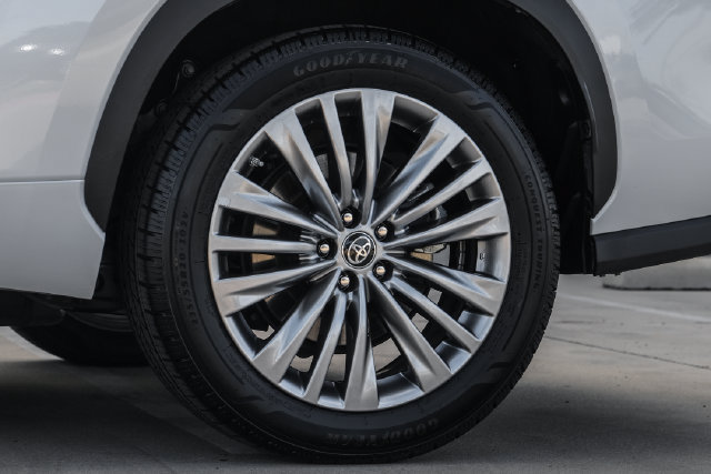 Used 2023 Toyota Highlander Platinum FWD image 64