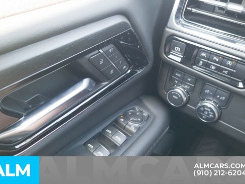Used 2025 GMC Yukon XL Denali AWD/4WD image 16
