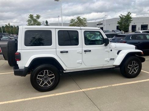 Certified 2025 Jeep Wrangler Unlimited Sahara AWD/4WD image 3