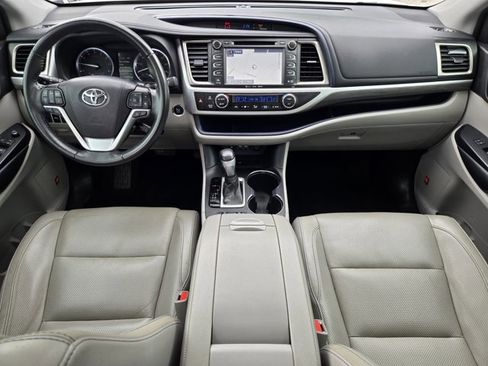 Used 2019 Toyota Highlander Limited FWD image 17