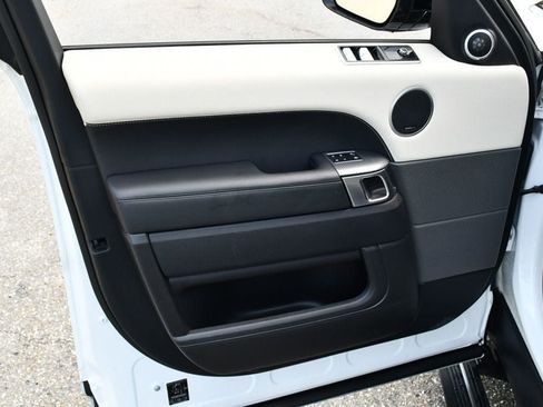 Used 2018 Land Rover Range Rover Sport Supercharged AWD/4WD image 11
