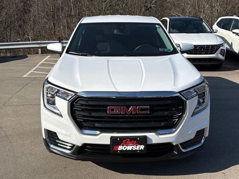 Used 2024 GMC Terrain SLE image 8