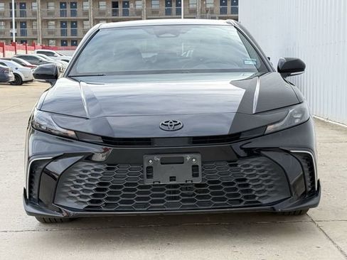 Used 2025 Toyota Camry LE image 8
