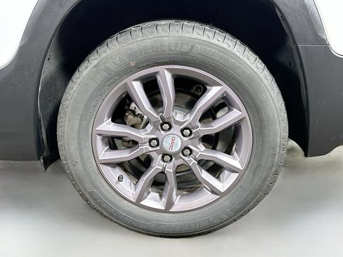 Used 2023 GMC Terrain SLT image 28