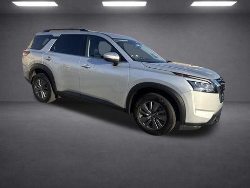 Used 2025 Nissan Pathfinder SV AWD/4WD image 15