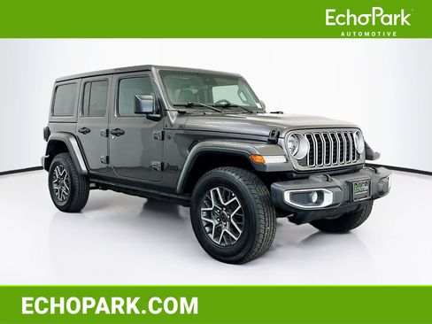 Used 2025 Jeep Wrangler Unlimited Sahara AWD/4WD image 1