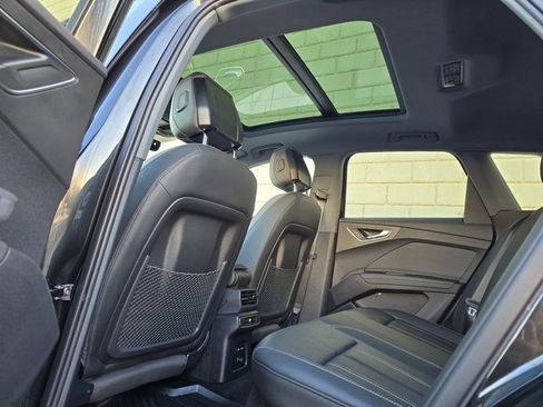 Used 2024 Audi Q4 e-tron Premium Plus image 39