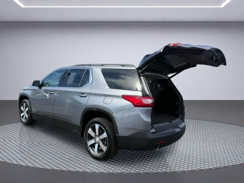 Used 2020 Chevrolet Traverse LT w/ LT Premium Package AWD/4WD image 8
