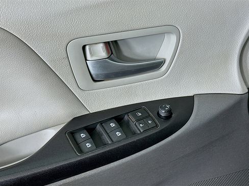 Used 2019 Toyota Sienna LE image 15