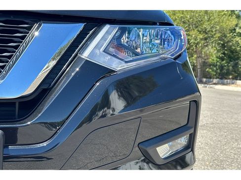 Used 2018 Nissan Rogue SL FWD image 19