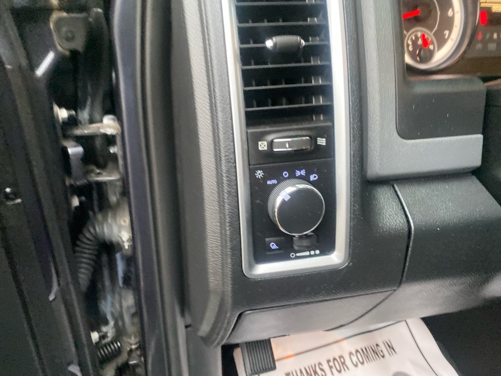 Used 2016 RAM 1500 Classic SLT AWD/4WD image 11
