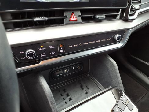 Used 2023 Kia Sportage EX image 16