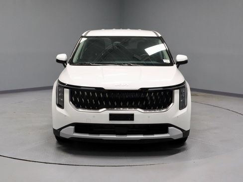 Used 2025 Kia Carnival FWD image 6