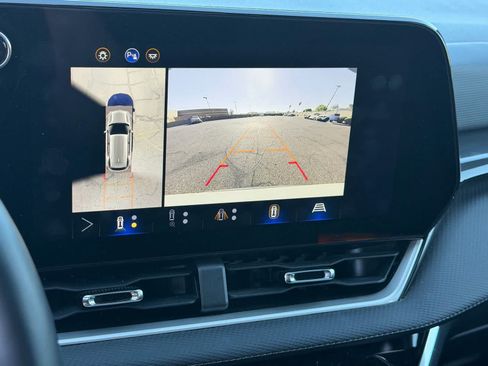 Used 2025 Chevrolet Equinox LT w/ Convenience Package II FWD image 14