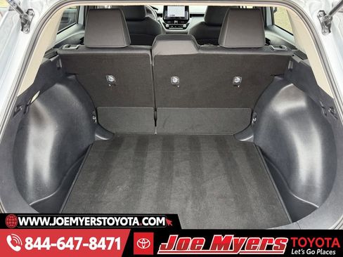 Used 2025 Toyota Corolla Cross LE image 29