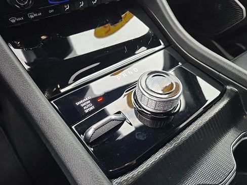 Used 2025 Jeep Grand Cherokee Limited w/ Black Appearance Package image 27