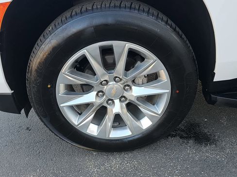 Used 2023 Chevrolet Suburban Premier image 12