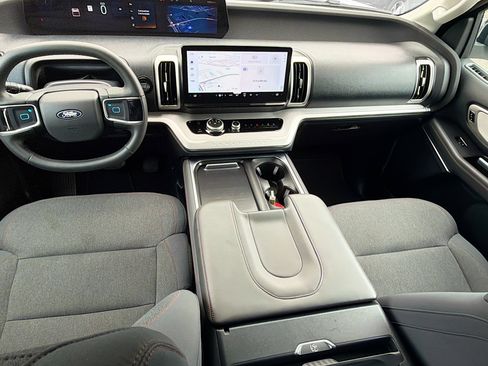 Used 2025 Ford Expedition Active image 47