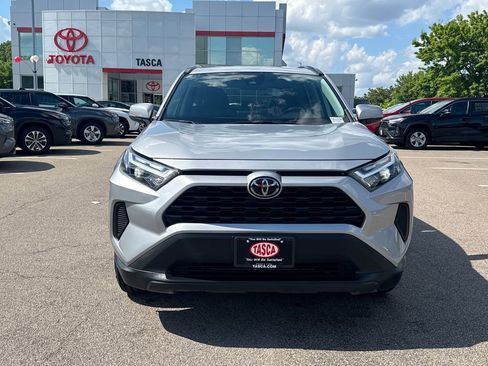 Used 2025 Toyota RAV4 XLE AWD/4WD image 2