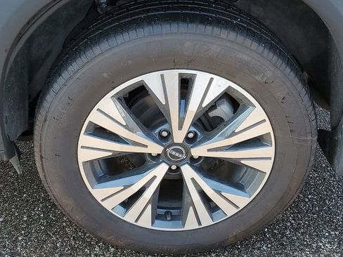 Used 2022 Nissan Rogue SV image 29