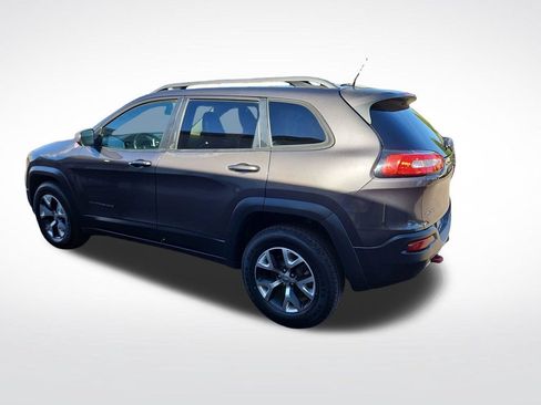 Used 2015 Jeep Cherokee Trailhawk w/ Comfort/Convenience Group AWD/4WD image 3