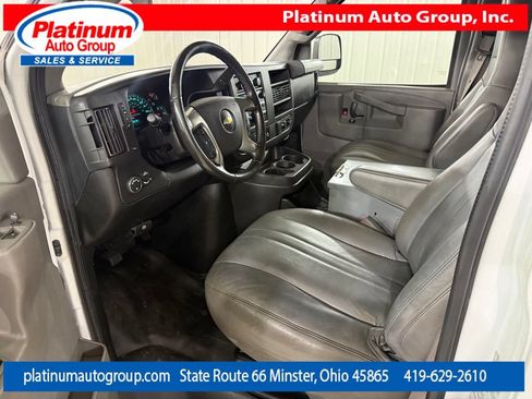 Used 2017 Chevrolet Express 3500 Extended RWD image 10