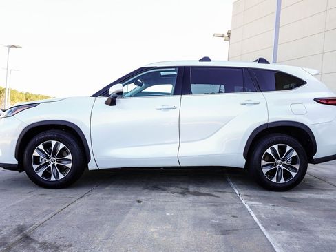 Used 2022 Toyota Highlander XLE image 7