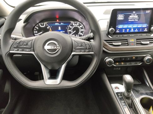 Used 2024 Nissan Altima 2.5 SV image 22