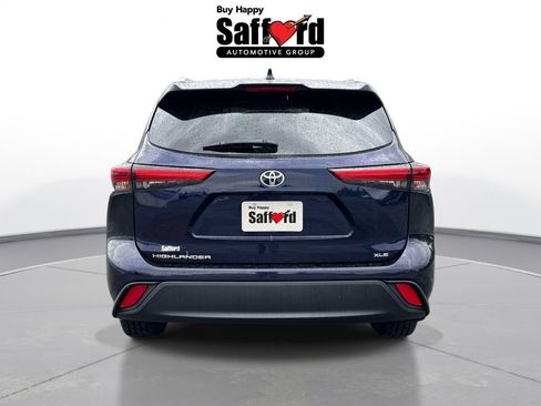 Used 2023 Toyota Highlander XLE FWD image 7