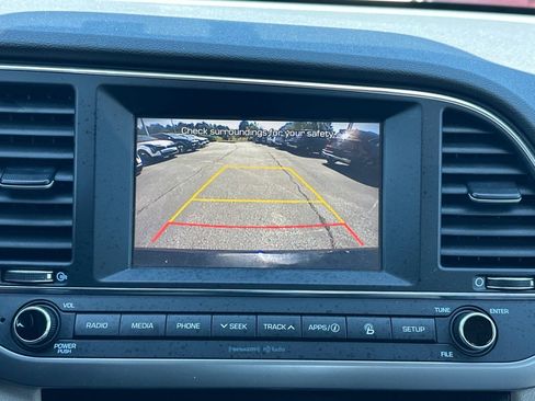 Used 2017 Hyundai Elantra Limited image 12