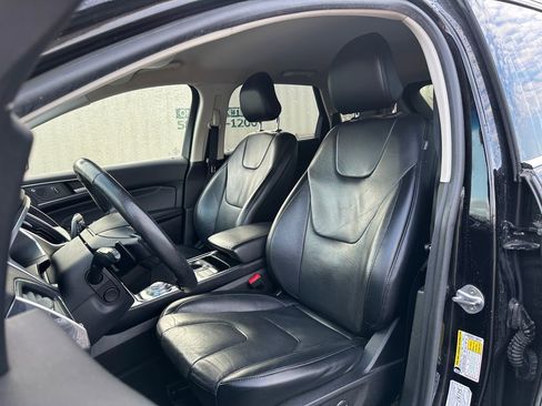 Used 2019 Ford Edge Titanium image 17