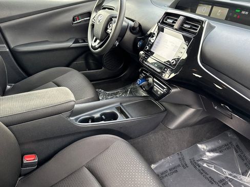 Used 2022 Toyota Prius LE image 30
