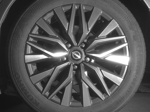 Used 2025 Nissan Altima 2.5 SV FWD image 14