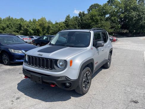 Used 2017 Jeep Renegade Trailhawk AWD/4WD image 2