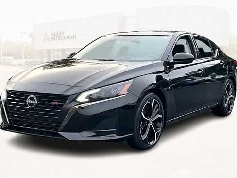 Used 2023 Nissan Altima 2.5 SR image 1