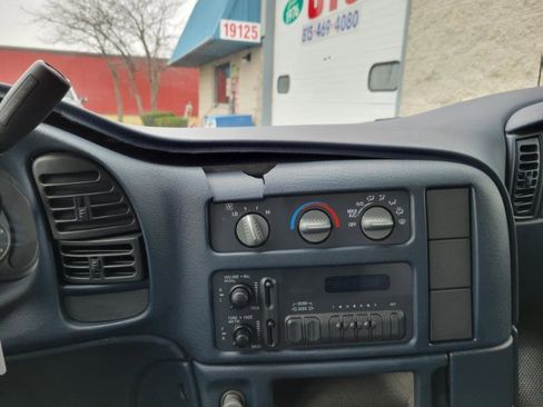 Used 2005 Chevrolet Astro image 26