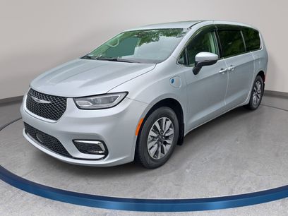 Used 2023 Chrysler Pacifica Touring-L
