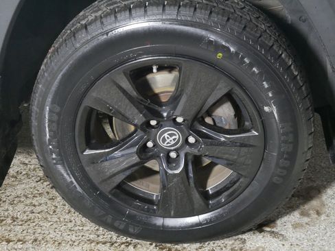 Used 2020 Toyota RAV4 LE image 15