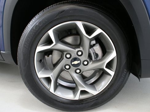 Certified 2024 Chevrolet Trax LT w/ Driver Confidence Package FWD image 30