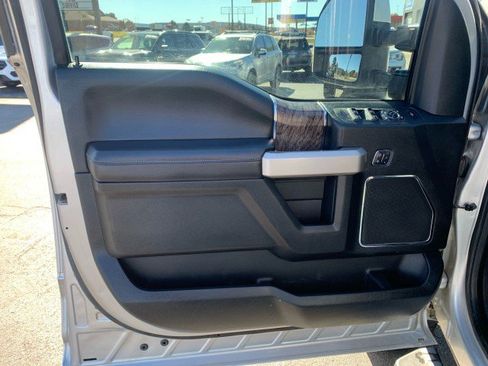 Used 2019 Ford F250 Lariat w/ Lariat Ultimate Package AWD/4WD image 12