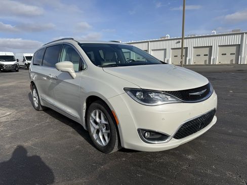Used 2017 Chrysler Pacifica Touring-L Plus w/ Advanced Safetytec Group image 1