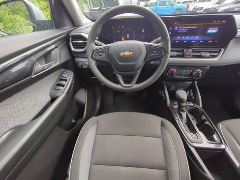 Used 2025 Chevrolet TrailBlazer LT AWD/4WD image 18