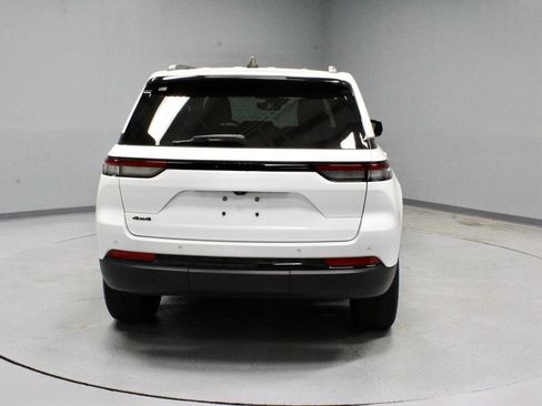 Used 2023 Jeep Grand Cherokee Altitude AWD/4WD image 9